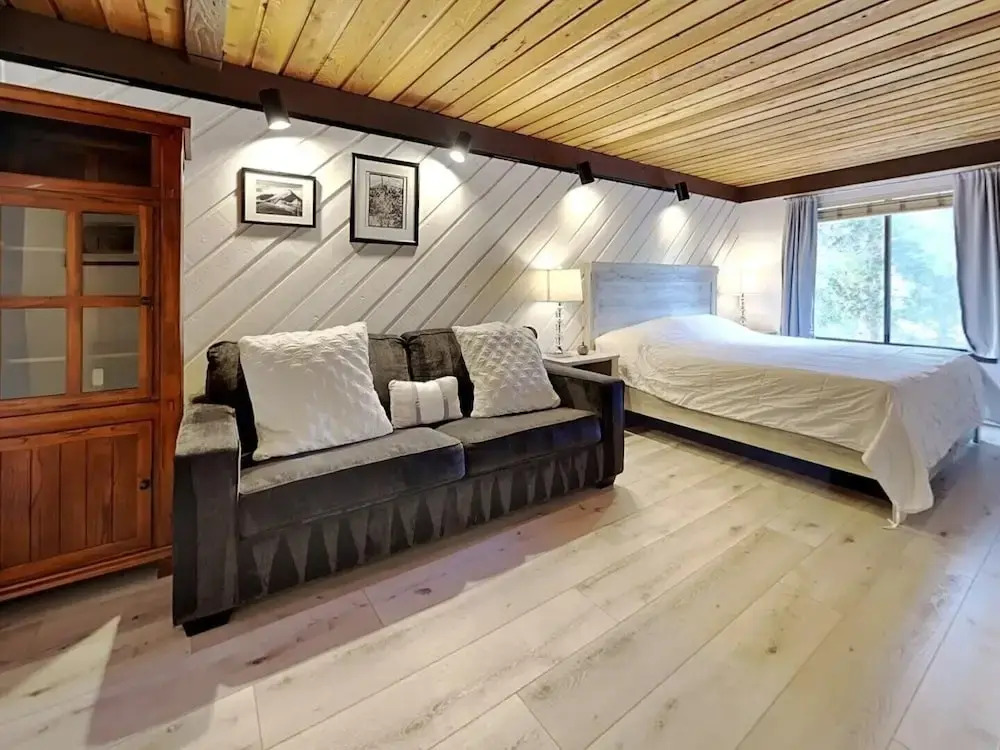 Slopeside Condo with Fireplace