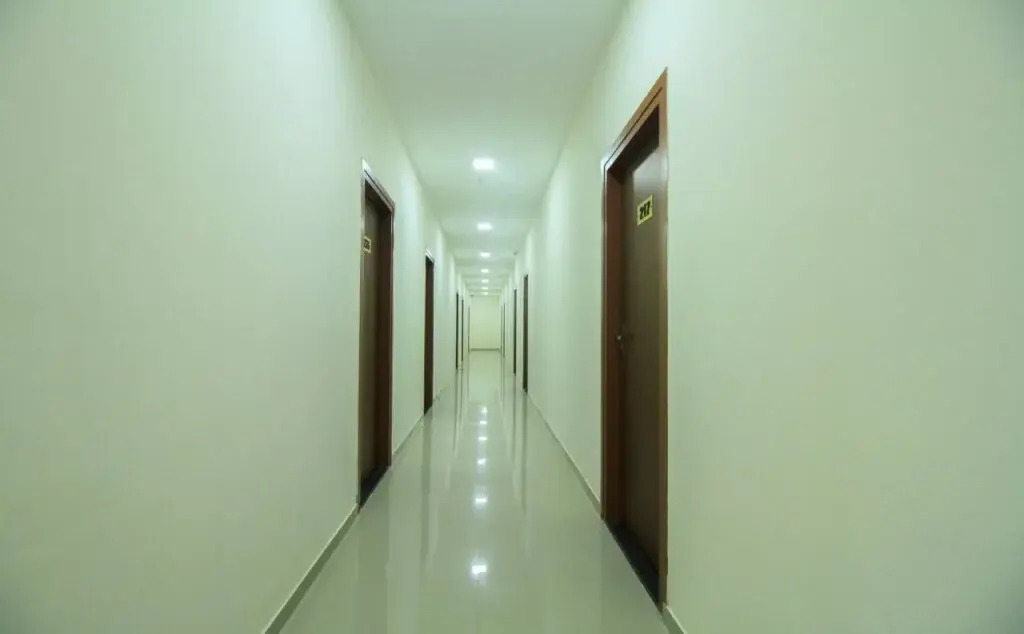 Varcity Bay By OYO Rooms