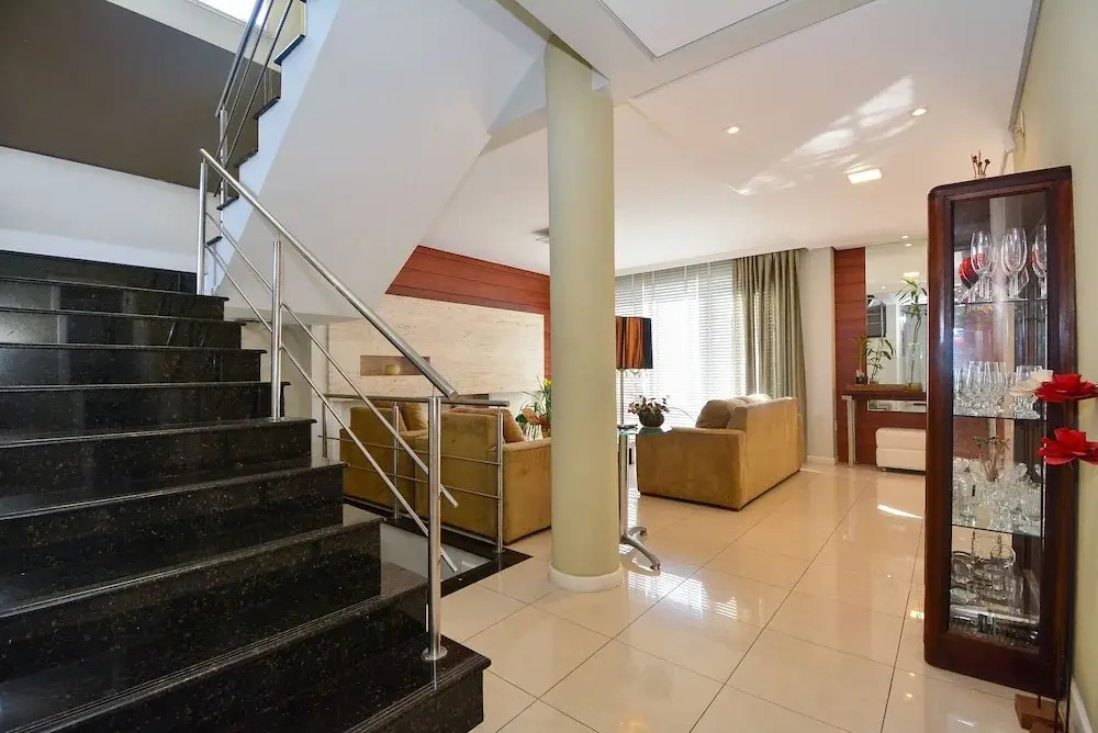 Elegante Casa com Piscina - João Paulo