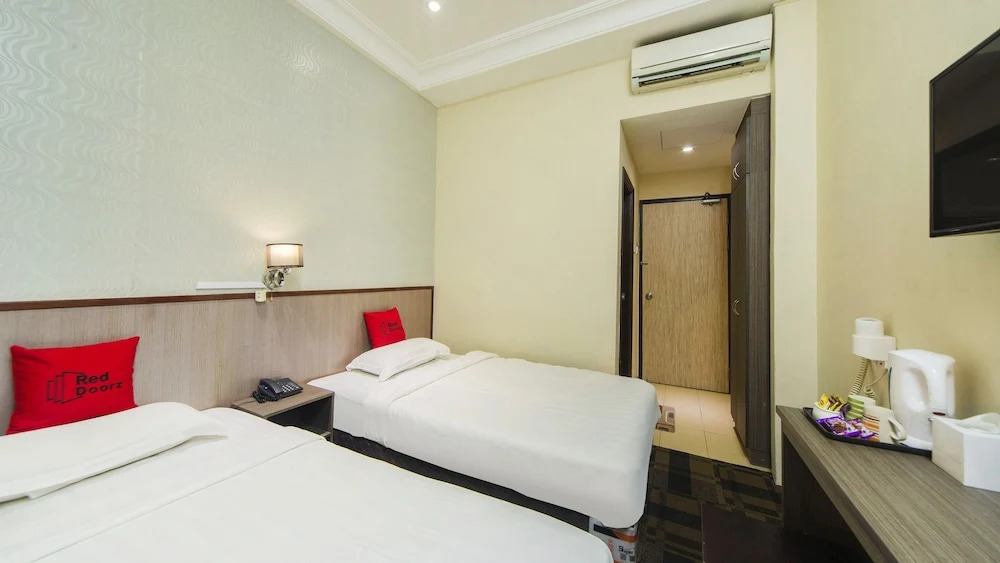 RedDoorz Plus near Lavender Street