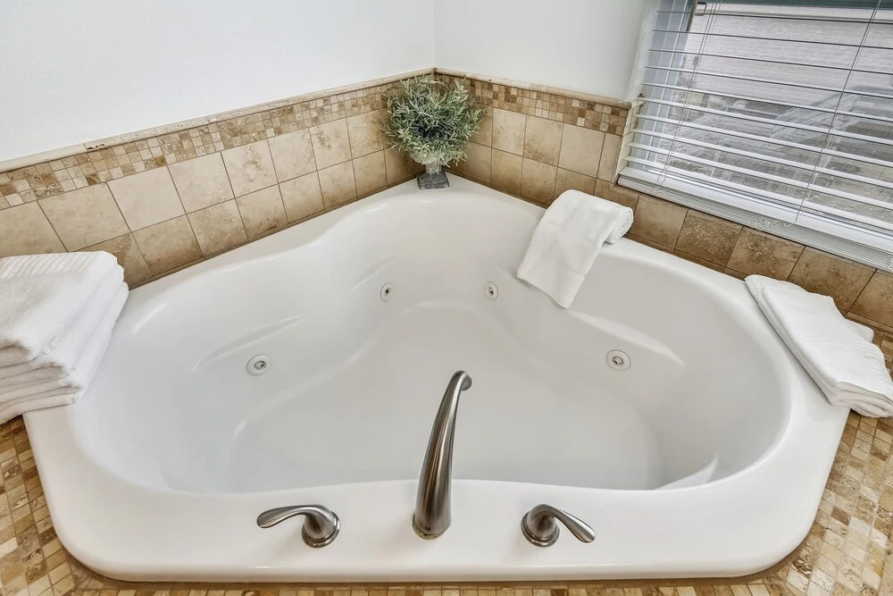 Reel Me In - As Seen On Tv! 5 Bedroom Home