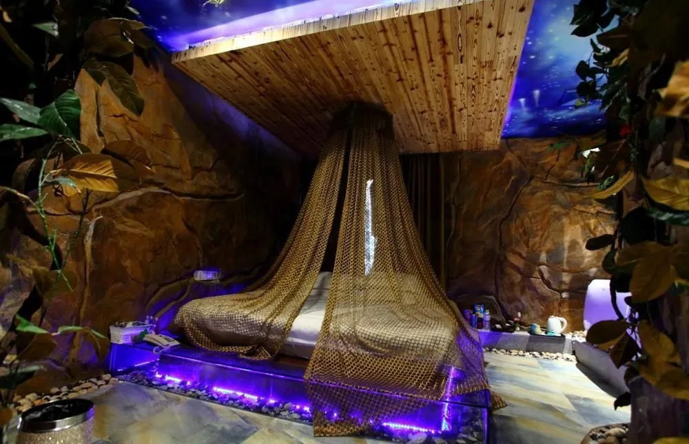 Wuhan U and I Theme Hotel