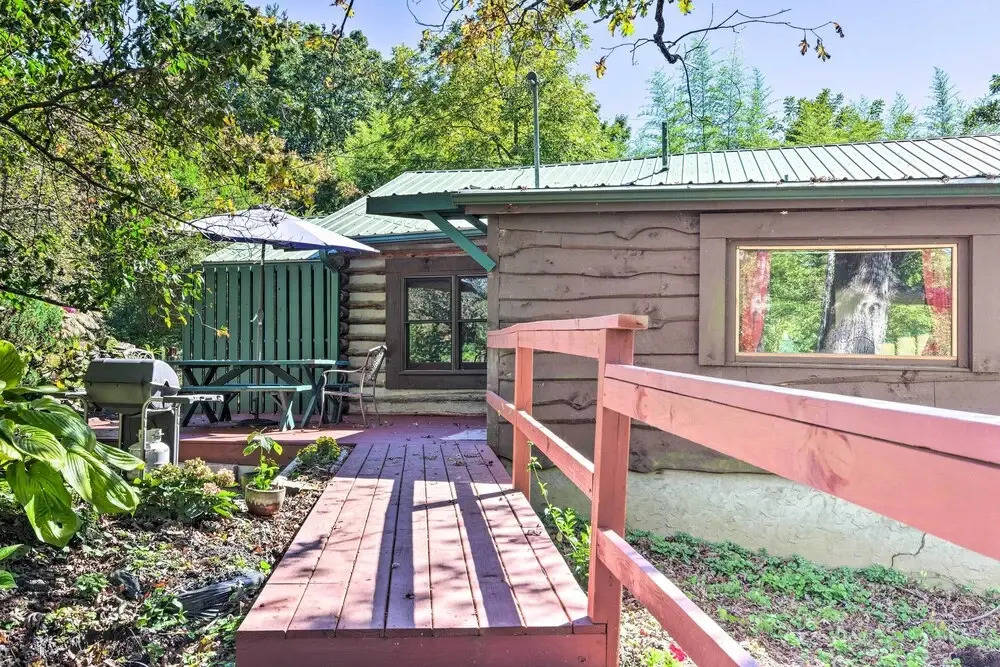 Rustic-Yet-Cozy Cabin w/ Patio, 12 Mi to Asheville