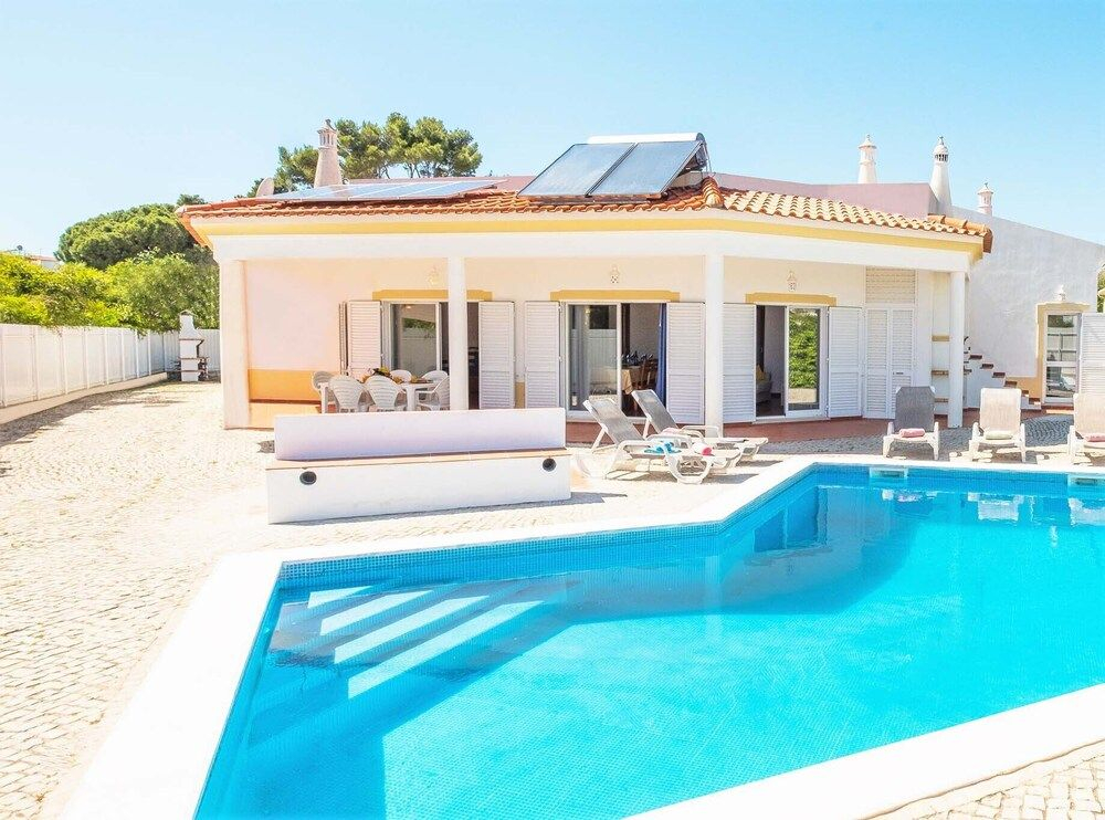 Villa Bermudas - moradia tranquila com piscina aquecível e BBQ em Albufeira