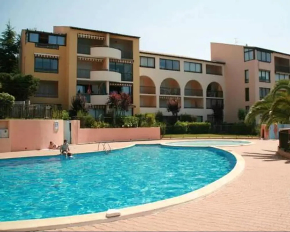 Studio In Six Fours Les Plages With Shared Pool And Enclosed Garden 100 M From The Beach