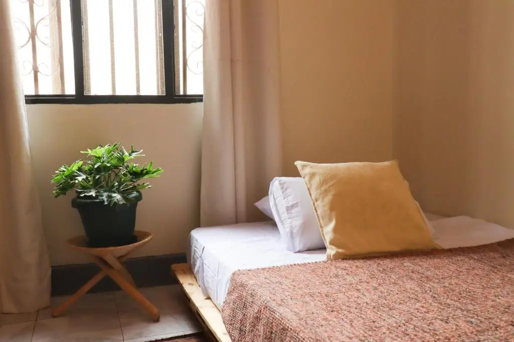 Charming 2-bed House in Kampala