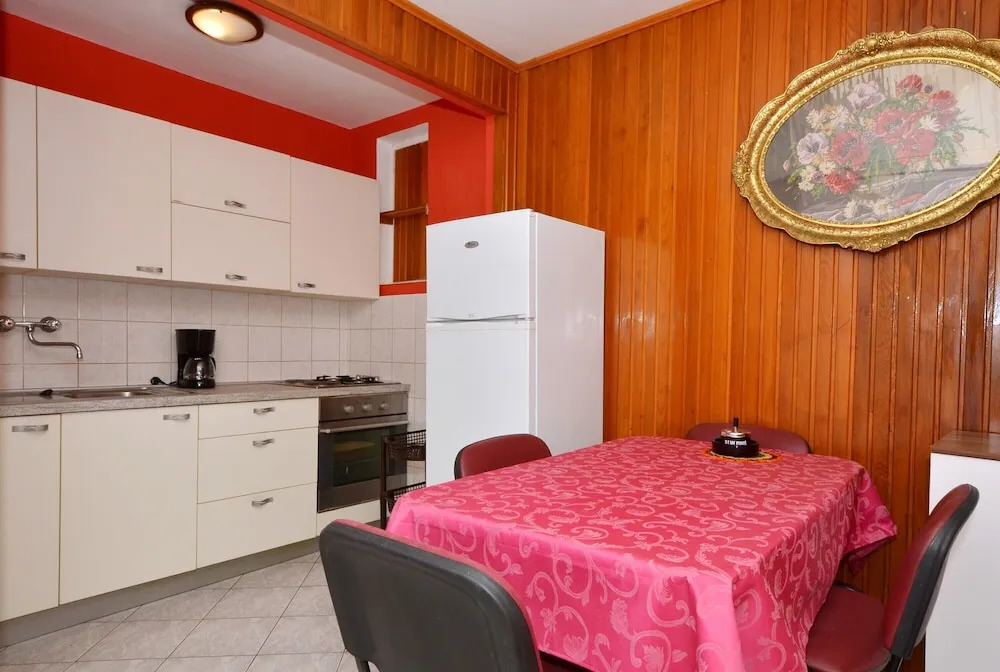 A - Large apt With big Terrace, Next to the Beach