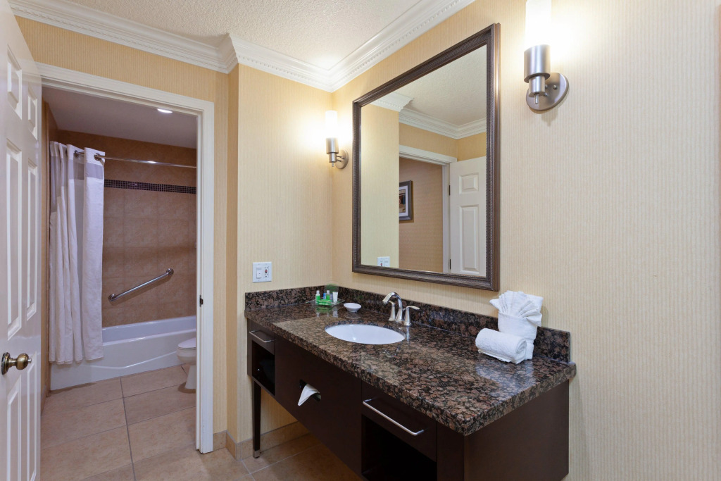 Holiday Inn & Suites San Mateo - SFO by IHG