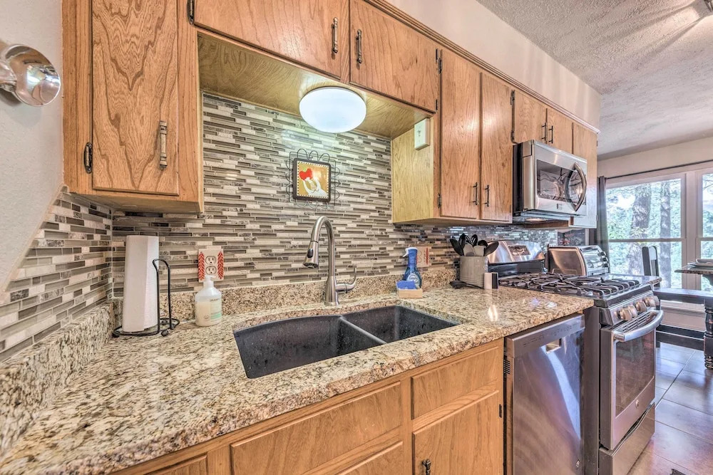 Ruidoso Getaway w/ Deck, Golf Course Views!