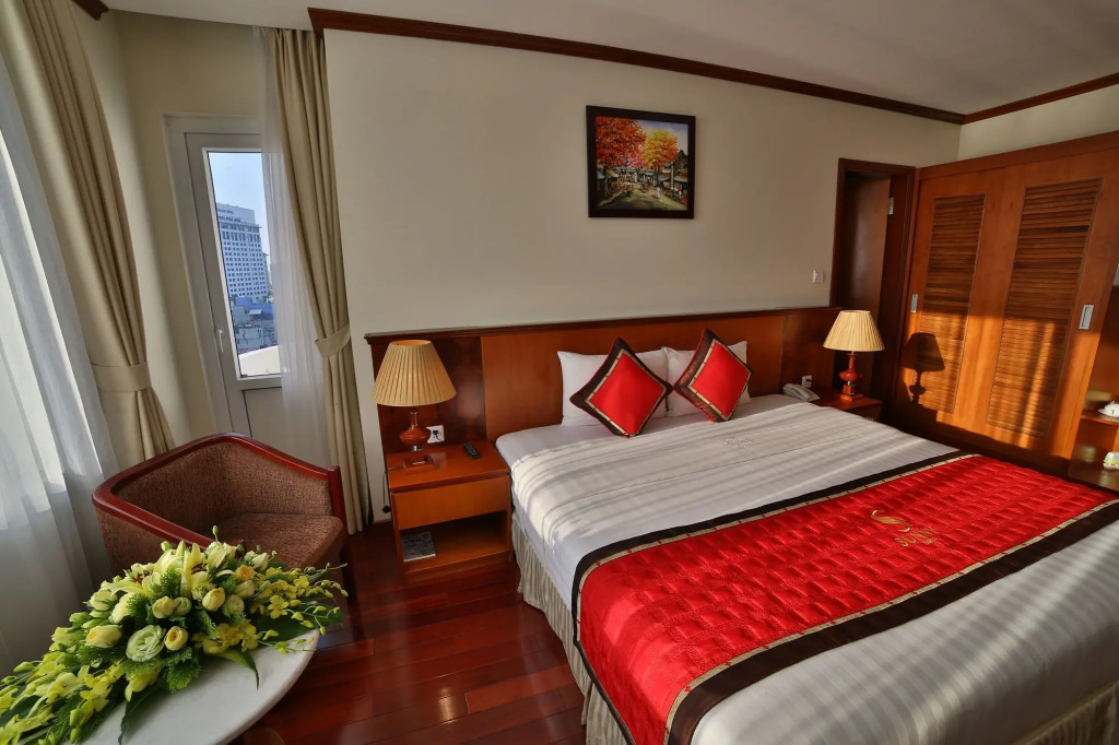 Sunny Hotel 1
