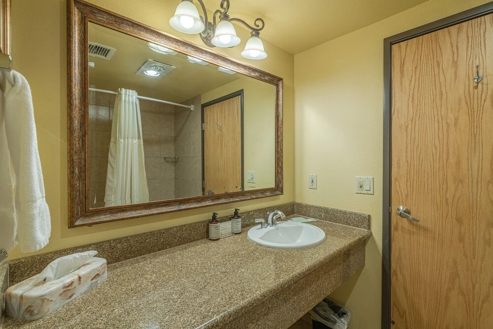 Studio With 2 Kings In Base Area 1 Bedroom Condo - No Cleaning Fee! by Redawning