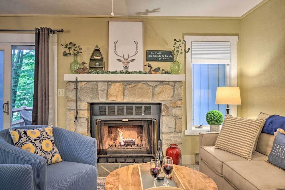 Cozy Poconos Townhome w/ Fireplace Near Jack Frost