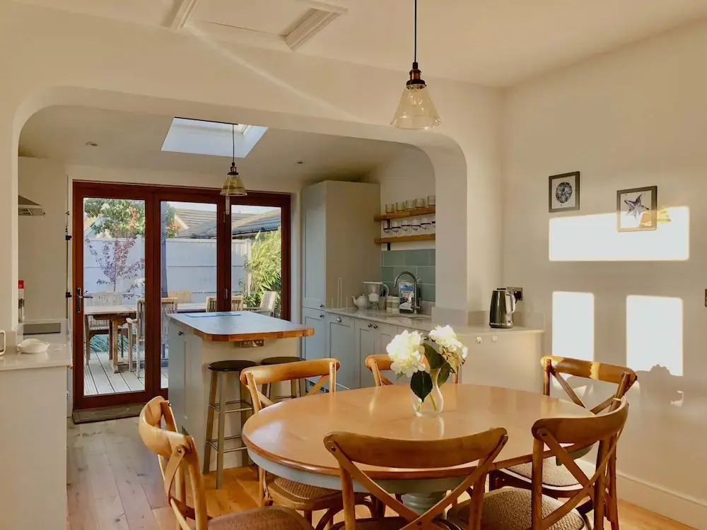 Charming Seaside Cottage - 5-min Walk to Beach