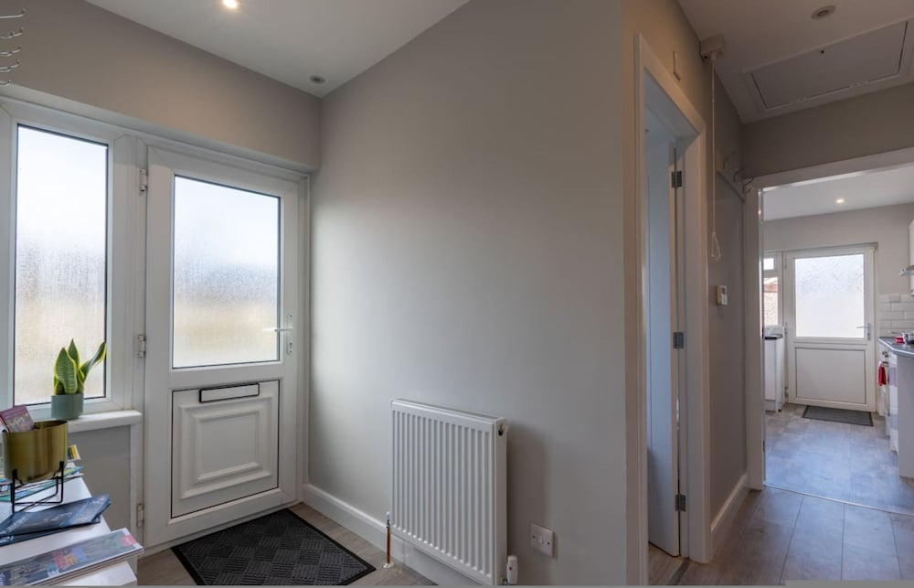 Altham Place Modern Coastal 2BR Bungalow Near Morecambe Bay