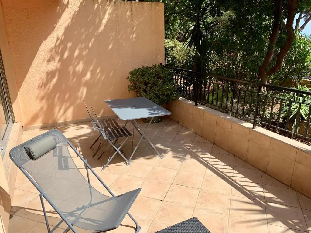 Très beau studio à 100m de la plage de Marinella