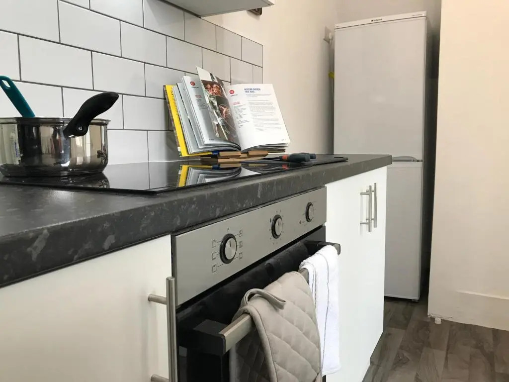 Bright Spacious 3-bed With Office & Patio, Preston
