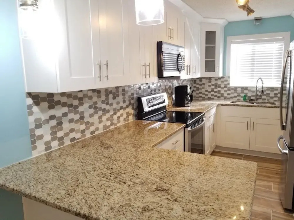 206 10 St- All 2 Bedroom Home by RedAwning