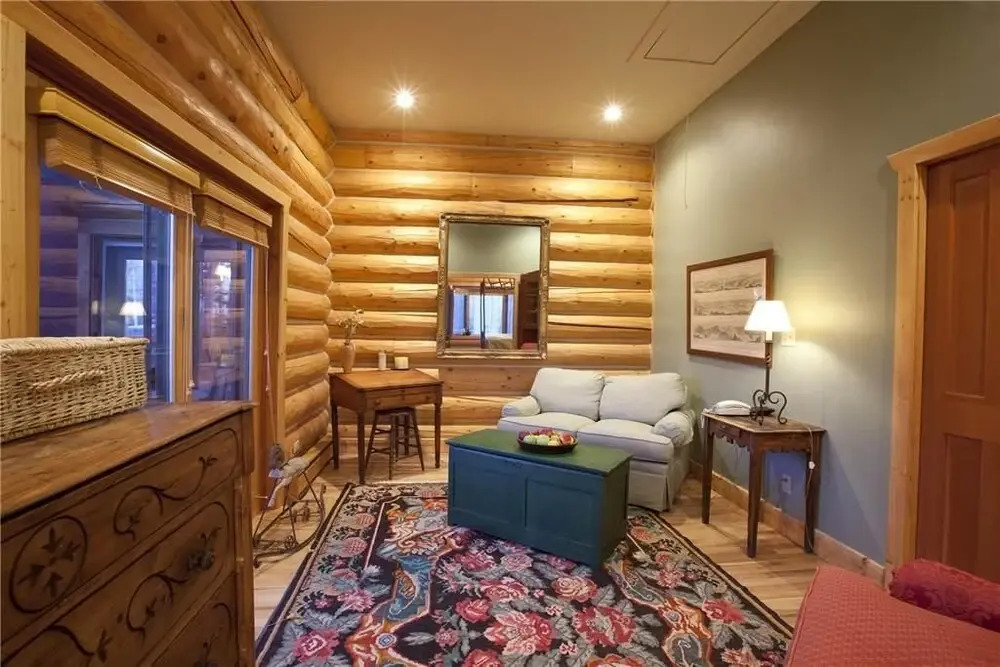 Snowdrift Cabin