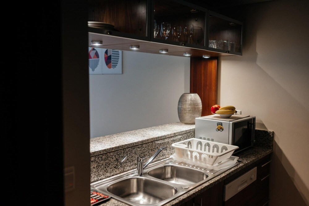 Chic 1BR Oasis in the Heart of Dubai Marina