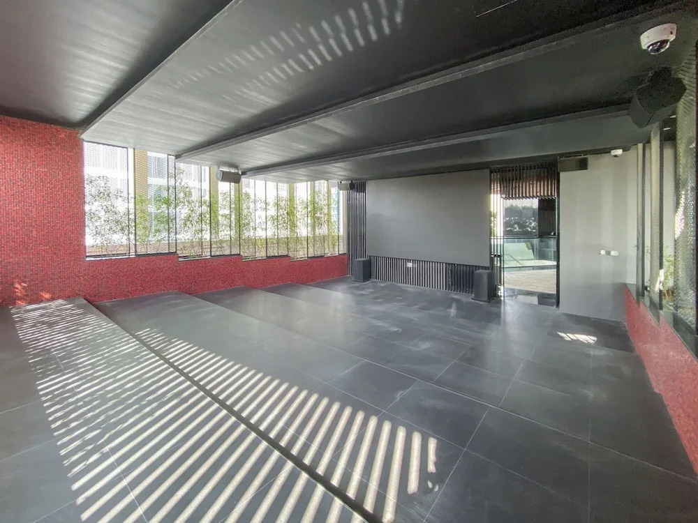 WelHome - Opulent Retreat With Panoramic Cityscape Views