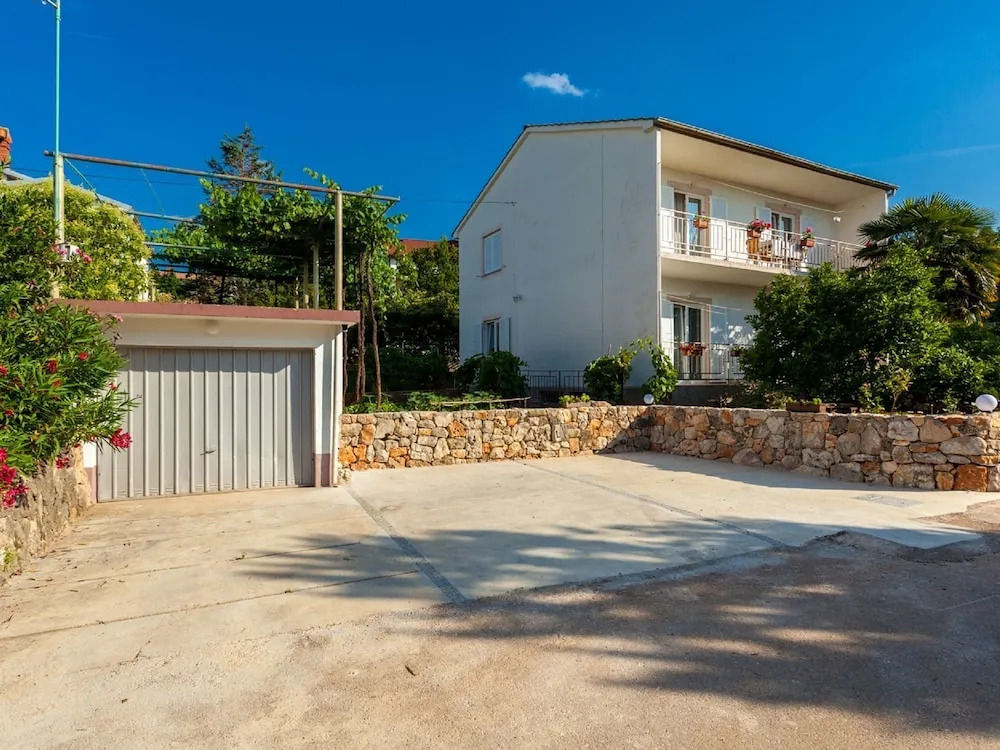 Pleasant Apartment in Malinska With Balcony