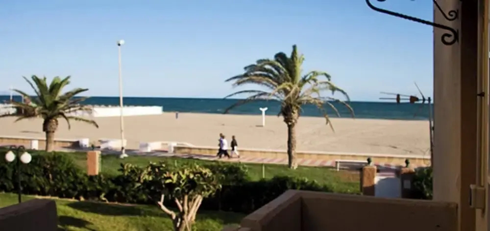 Apartment In Complex Don Paco - On Front Line Of The Beach