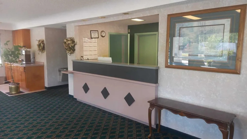 Traveler Inn and Suites