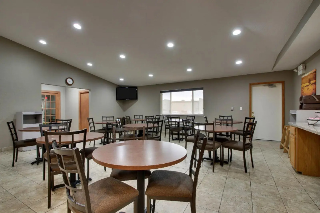 EverSpring Inn & Suites