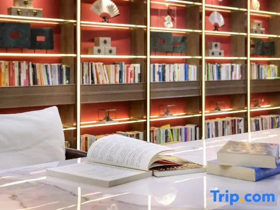 Ease Hotel Yi (Yichang Zhongnan Road Xingfa Square)