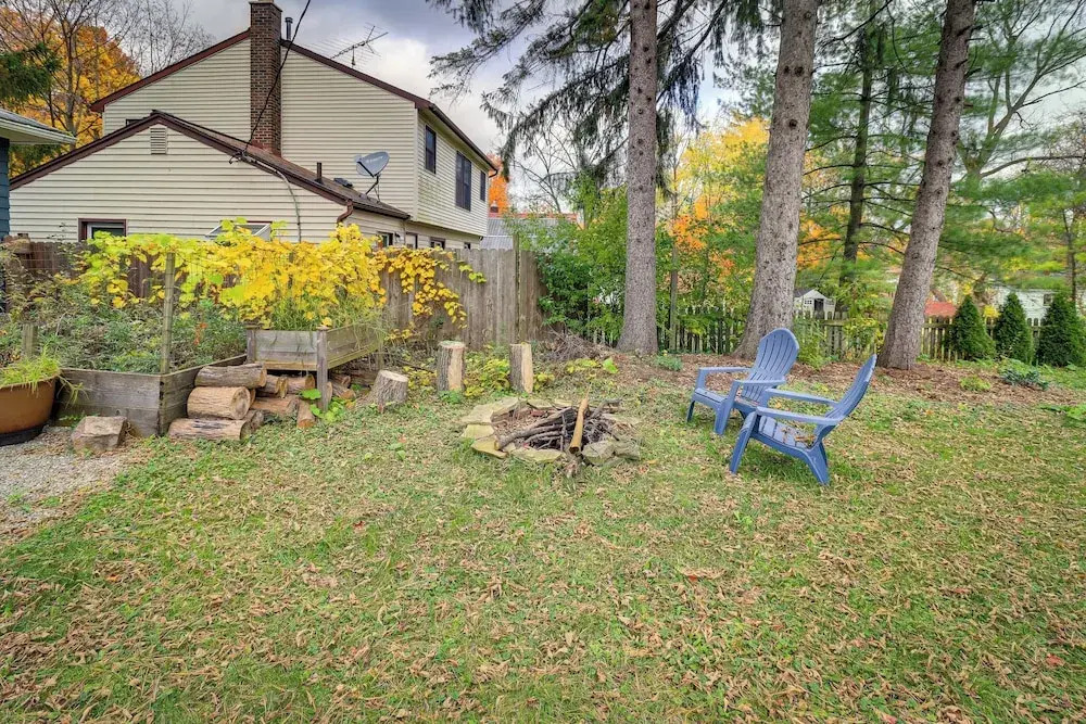 Ann Arbor Home w/ Deck, 2 Mi to Michigan Stadium!