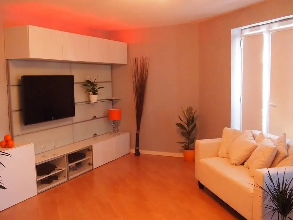 2 Bedroom Apartment With Juliet Balcony
