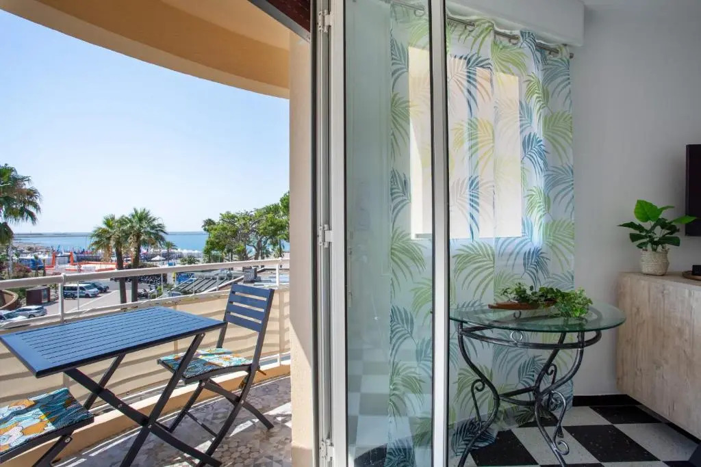 Apartment T2 air-conditioned sea view