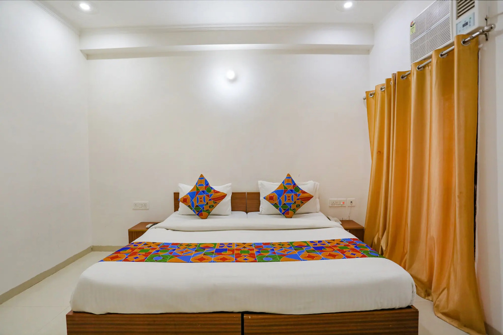 Fabhotel 52 Ivory