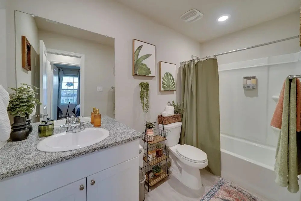 Easy Access to Dtwn San Antonio: Suburban Home