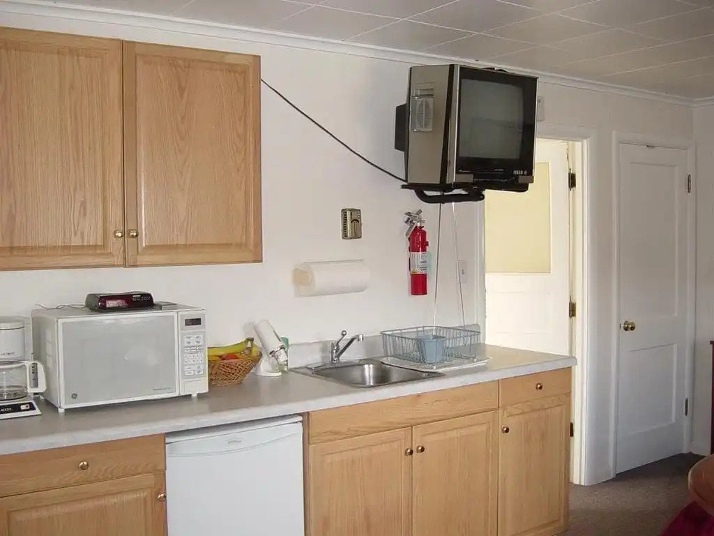 Downtown Log Cabin Hideaway Bed & Breakfast Inn Fairbanks | B&Bs