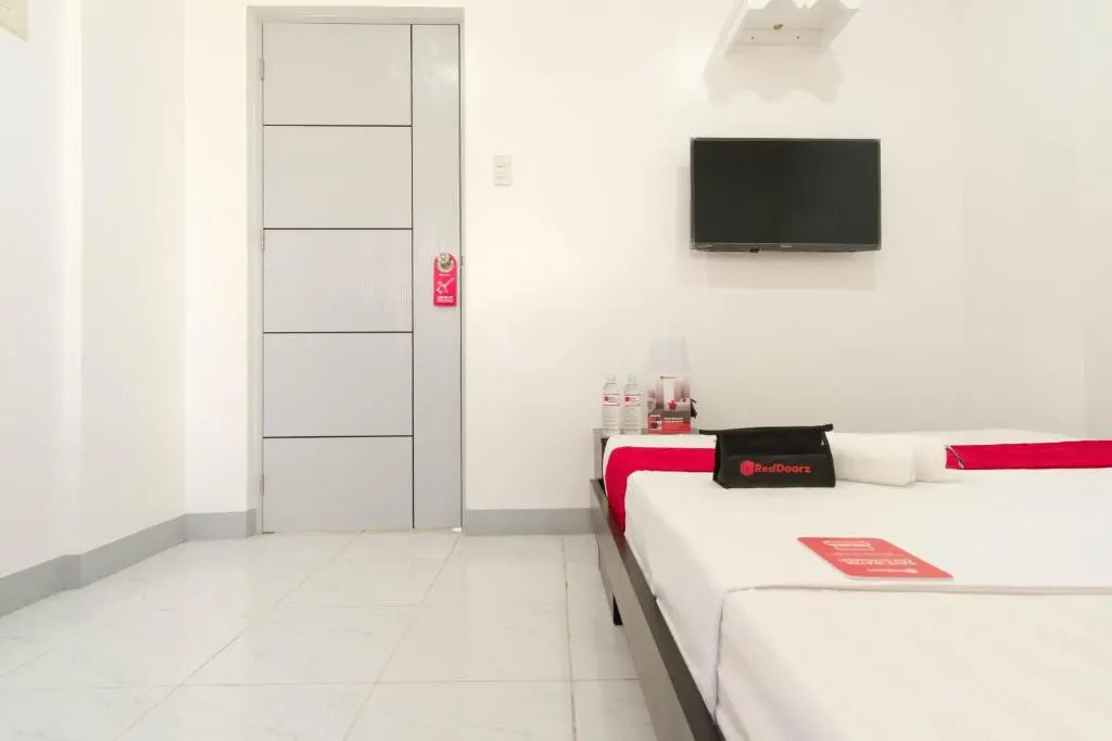 RedDoorz near SM Bicutan