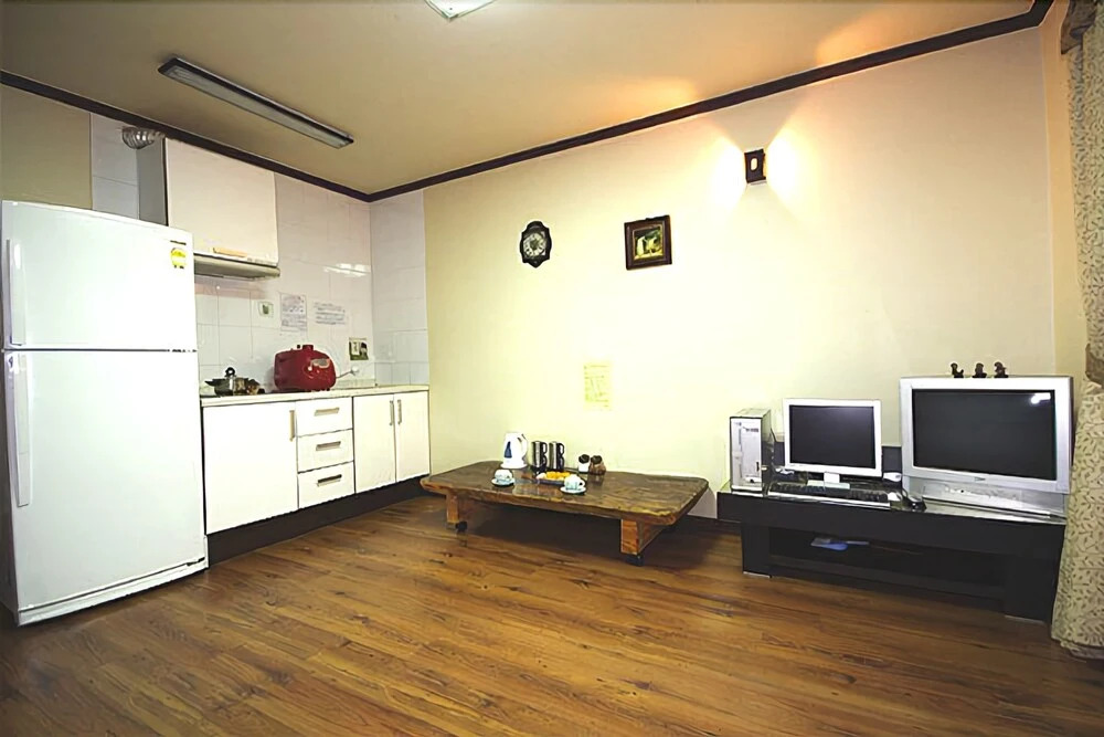 Hongceon Beautiful Accompany Pension