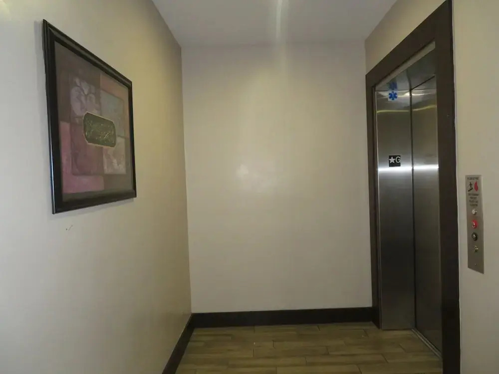 2 Bed 2 Bath in Studio City