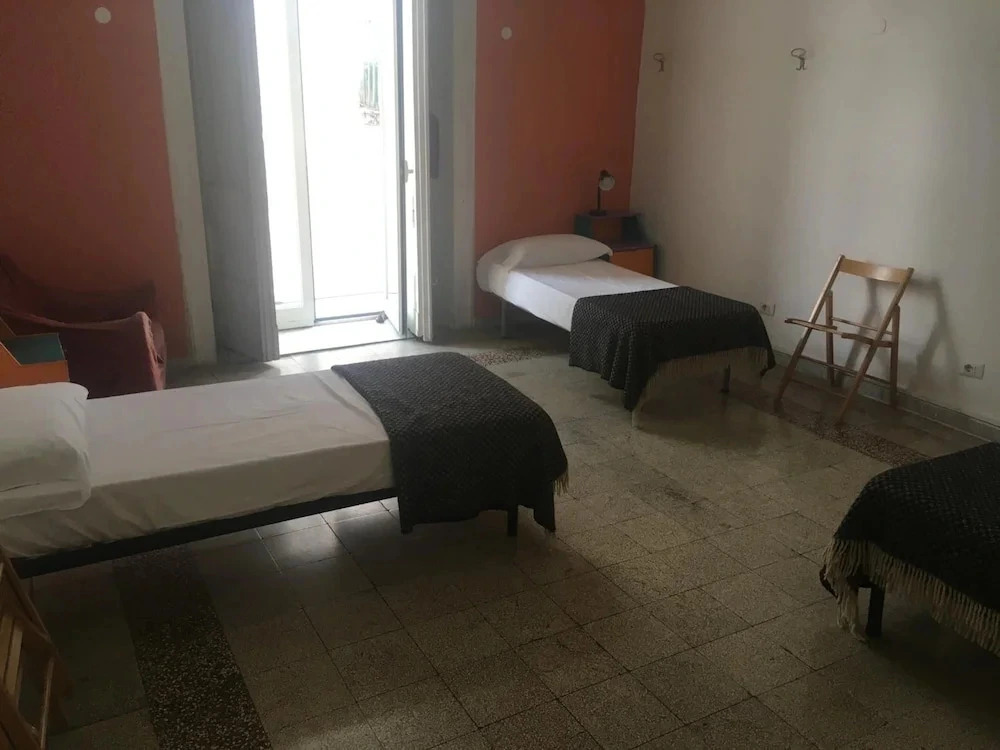 6 Small Rooms
