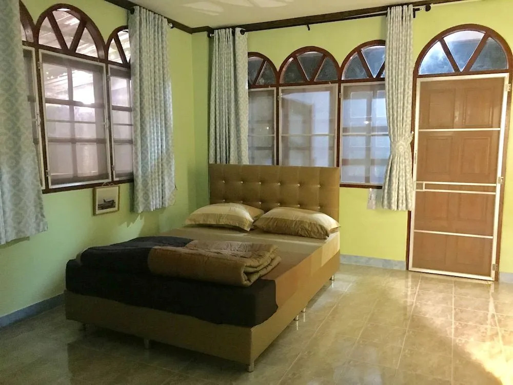BAAN APA ERAWAN Resort