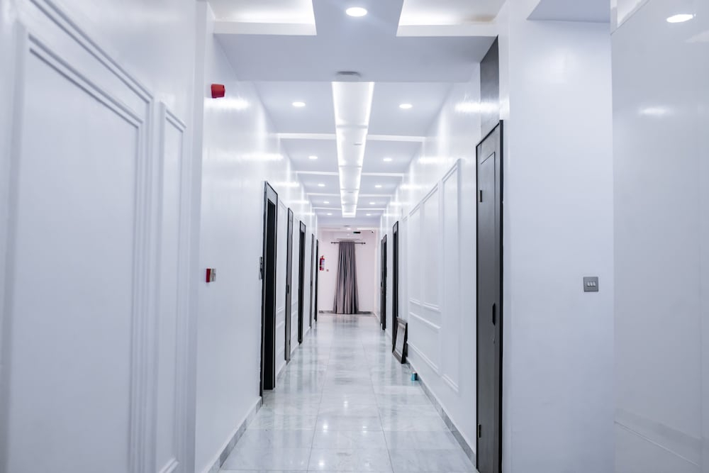 Robertware Hotel and Suites