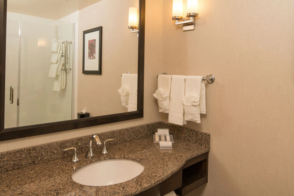 Holiday Inn Express & Suites Greensboro - I-40 atWendover by IHG