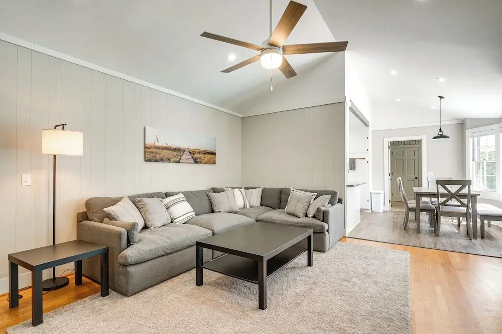 Wilmington Rental ~ 4 Mi to Wrightsville Beach!