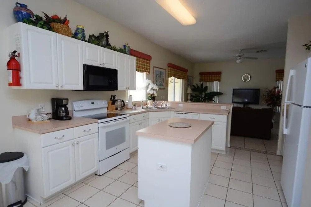 86340 2-story Pristine 4-bed Pool Home W/hot Tub & Balcony