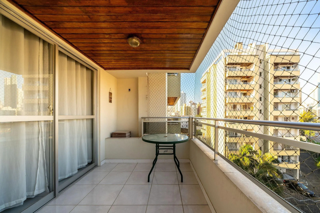 Apto 750m da praia loc. privilegiada BC JDA402