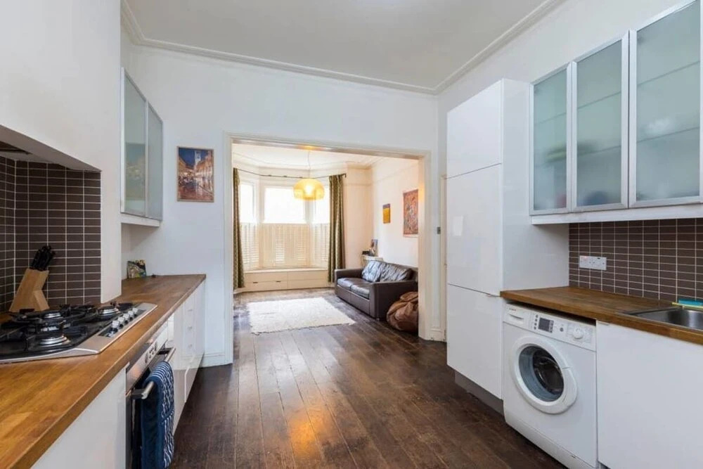 Charming 2 bed Apartment in Queen's Park W/garden