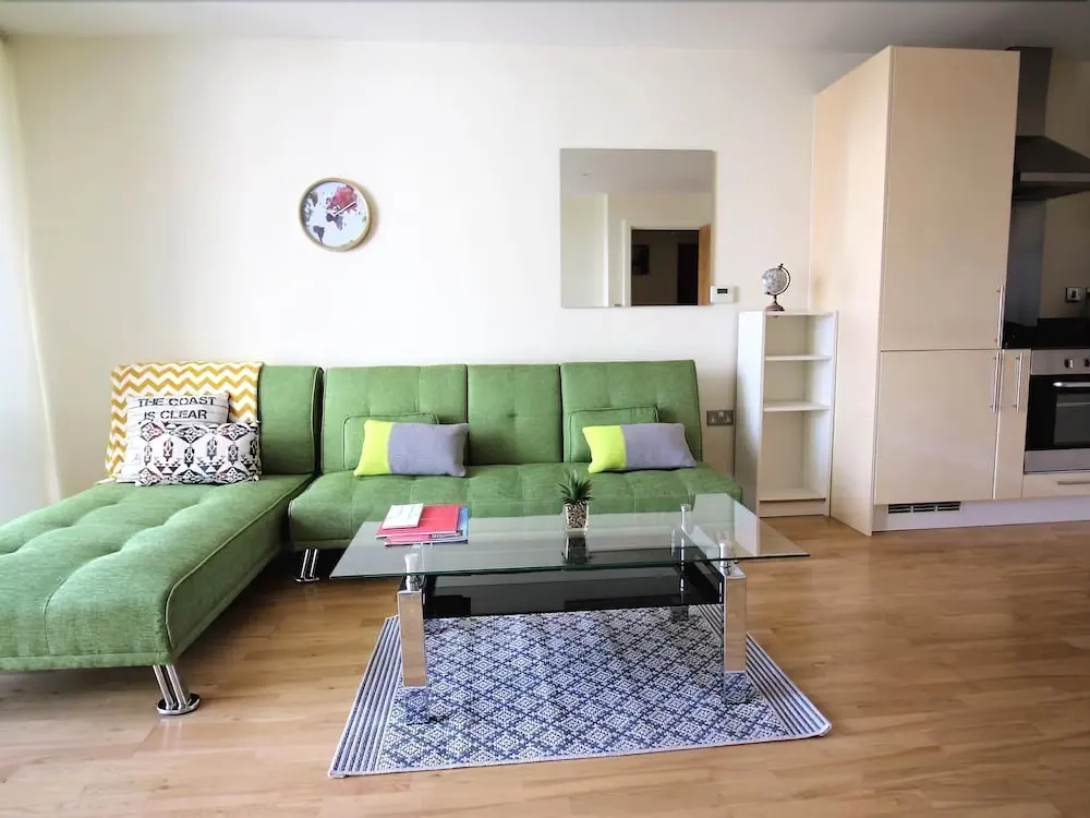 Extravagant Court Apartment
