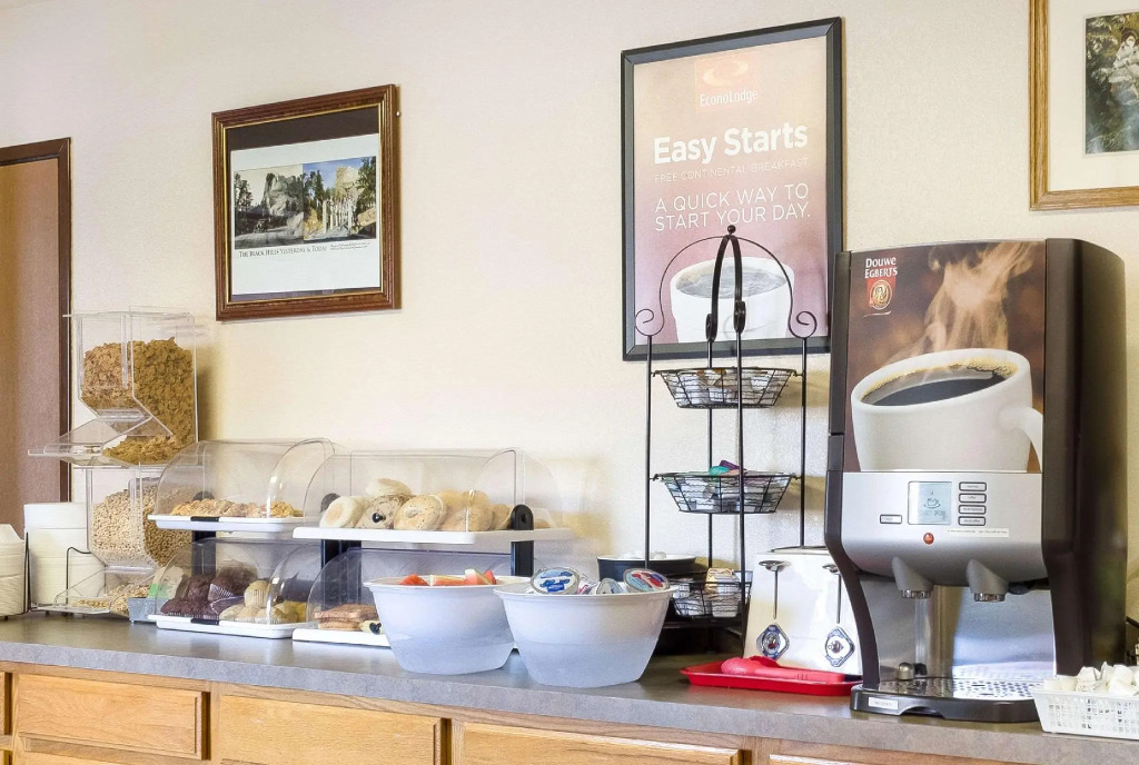 Econo Lodge, Downtown Custer Near Custer State Park and Mt Rushmore