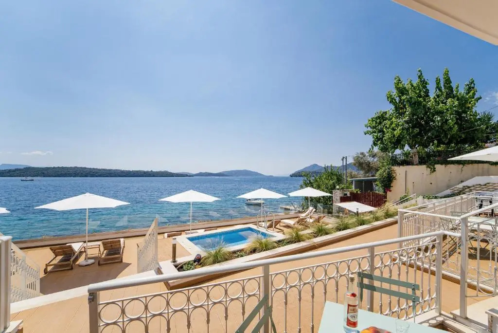Lefkada Blue Luxury Apartments B1, Perigiali deck level