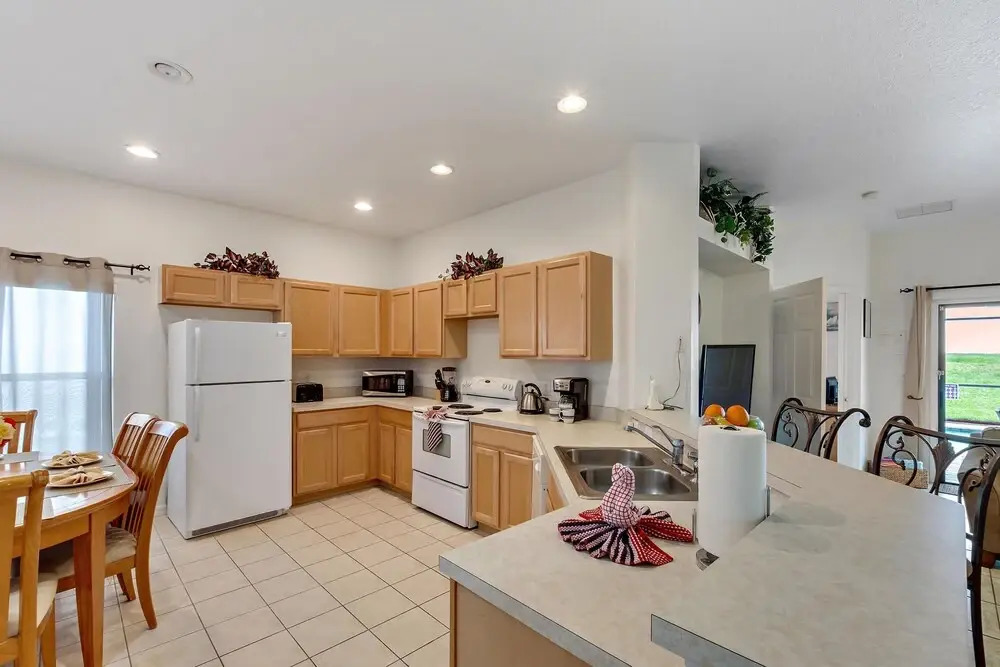 4 Bed, 2 Master Suites. South Facing Pool. Resort